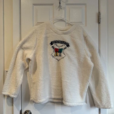 Hogwarts Harry Potter Women's Faux Fur Fuzzy White Sweater Size 2X/XXL - Image 1 of 4