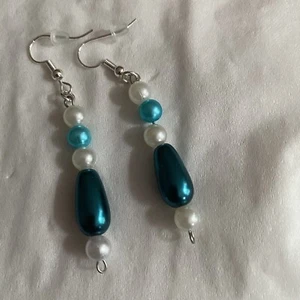 Earrings-Teal and White Beaded Dangle Earrings with Silver Hooks Handcrafted New - Picture 1 of 4