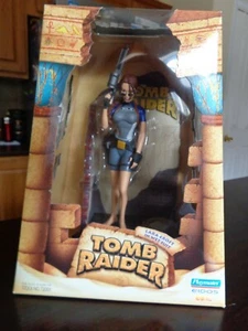 LARA CROFT EN TRAJE HÚMEDO TOMB RAIDER PLAYMATES 1998 - Imagen 1 de 10