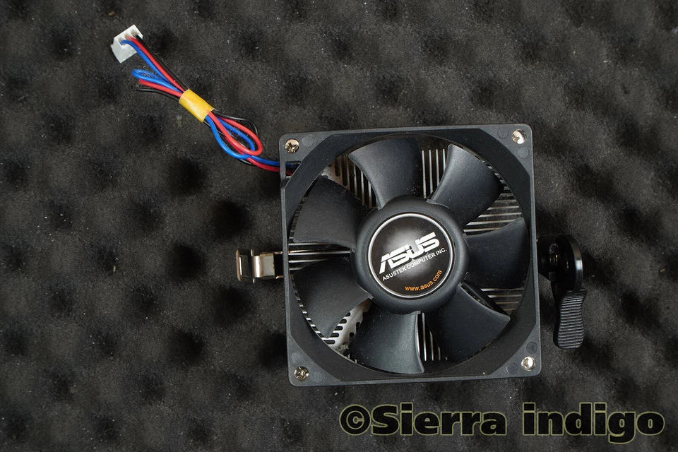 Asus 13G075135110H2 Heatsink & Fan Socket 754 939 AM2 - Immagine 1 di 1