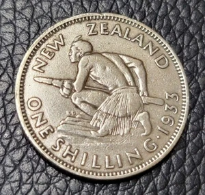 1933 New Zealand One Shilling Silver (.500) Coin - Picture 1 of 2
