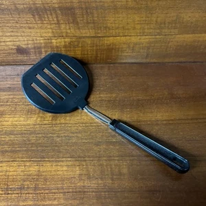 Vintage Ekco USA runder Nylon-Spachtel mit Schlitzen Flipper Wender Pfannkuchen 10,25 Zoll schwarz - Bild 1 von 9