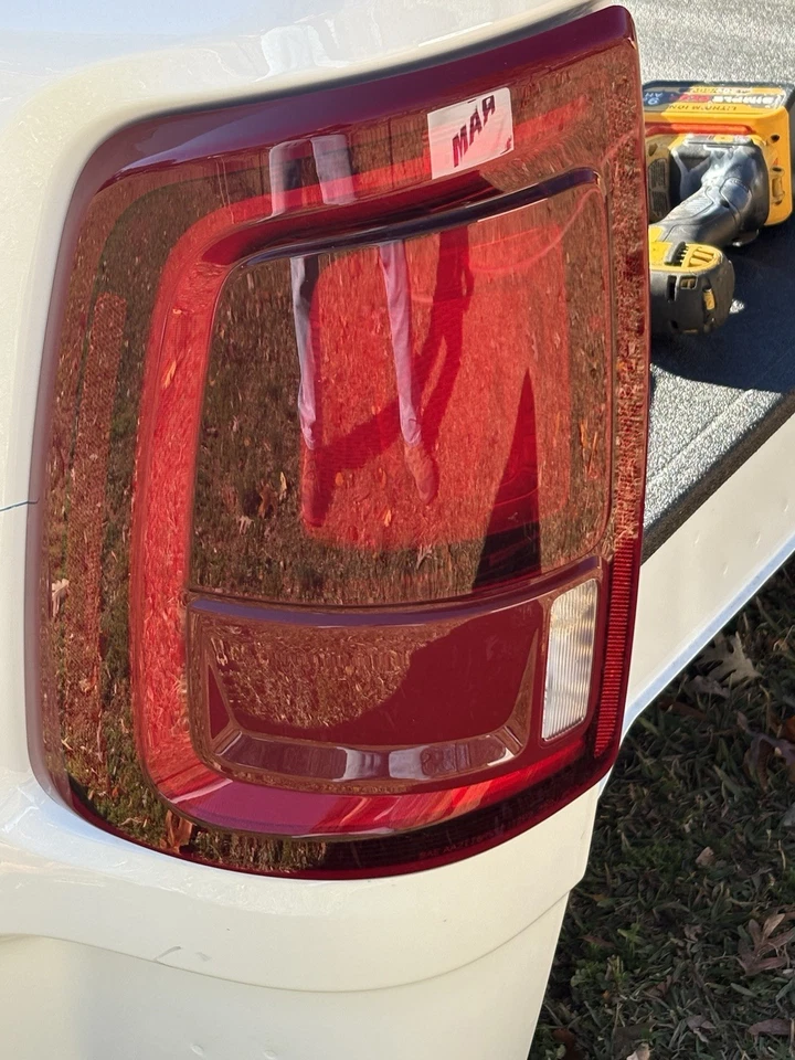 2025 2026 DODGE RAM 2500 3500 LUZ TRASERA DERECHA LED lado del conductor OEM LH NUEVO ESTILO Foto 1 de 1