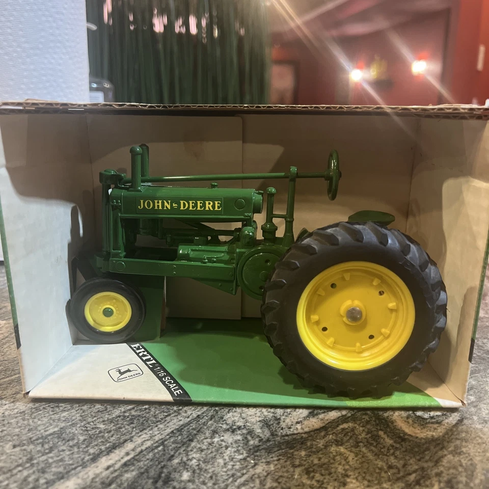 Ertl 1934 John Deere Model a Farm Tractor # 539do Diecast Metal 1/16 Scale