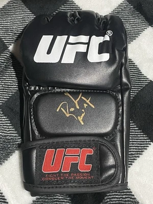 Guante UFC autografiado por Antonio Rogerio Nogueira Foto 1 de 4