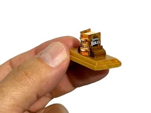 Nuevo Santa Biblia micro libro en miniatura 0,5 in H casa de muñecas 1:12 tapa dura 118 pgs - Imagen 1 de 4