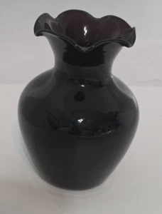 Vintage Black Amethyst Purple Ruffled Squat Glass Vase – 6 Swirls – 4.5” Tall - Picture 1 of 9