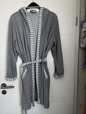 grauer Bademantel von C&A, Gr. XL, gestr. Akzente, aktuell in Holland bei C&A  - Bild 1 von 4