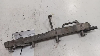 Barra de montaje de inyector de riel de combustible derecho para pasajero Lexus LS460 2007 2008 2009 Foto 1 de 4