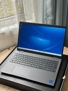 Dell Latitude 3540 15.6" FHD/i7 1355U/16GB RAM/256GB SSD/Intel iris xe Gpu - Picture 1 of 8