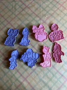 8er Set - PRECIOUS MOMENTS 1993 Wilton Ausstechformen Rosa & Lila Kunststoff - Bild 1 von 8