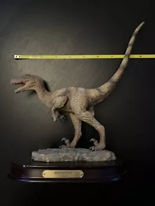 Dinostoreus DS313 Deinonychus 1:10 Scale Finished Model With Display Stand - Picture 1 of 19