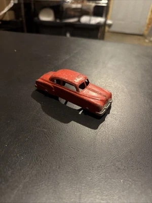Coche rojo vintage TootsieToy 1950 Plymouth sedán 2 puertas 3" largo diecast metal-8169 Foto 1 de 4