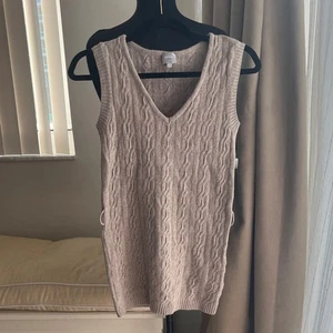 Chaleco Suéter Anti Coqueteo Paris Tejido con Cable Sin Mangas Tostado - Imagen 1 de 6