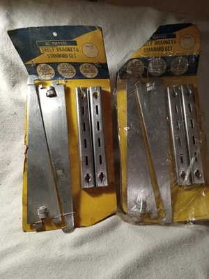 2 Vintage Made in Japan Shelf Brackets - Image 1 of 2