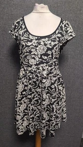 True Decadence Jacquard Skater Dress Black/White Floral UK 12 LN059 EE 01 - Picture 1 of 5