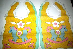 STOFF Baby Lätzchen nähfertig "SCHAUKELPFERD" gelb, pastellfarben 10 x 15,5" (1 nähen) - Bild 1 von 2