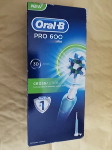 Oral-B Pro 600 Cross Action Rechargeable Toothbrush - Picture 1 of 3