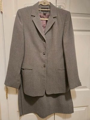 Women’s NYCO Gray Suit w/Blazer and Skirt Size 10 - Image 1 of 4