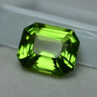 10.20 Ct Natural Green Peridot Emerald Cut CERTIFIED Excellent Loose Gemstone - Image 1 of 4