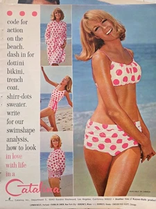 1965 Damen Catalina rosa gepunktet Bikini Badeanzug Vintage Mode Werbung  - Bild 1 von 1