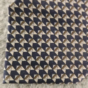 Cravatta DOCKERS blu geometrica a quadri con pied de poule 100% seta 3,75" - Foto 1 di 7
