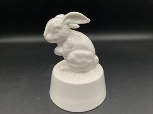 Pure White Ceramic Bunnies Musical Figurine "Here Comes Peter Cottontail" - Picture 1 of 5