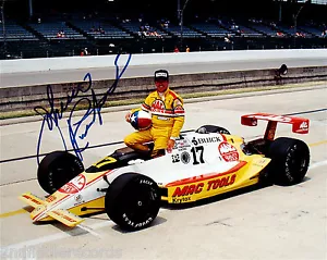 JOHNNY RUTHERFORD - Fotografia di corse autografata - 3 TEMPI VINCITORE 500 INDIANAPOLIS - Foto 1 di 2