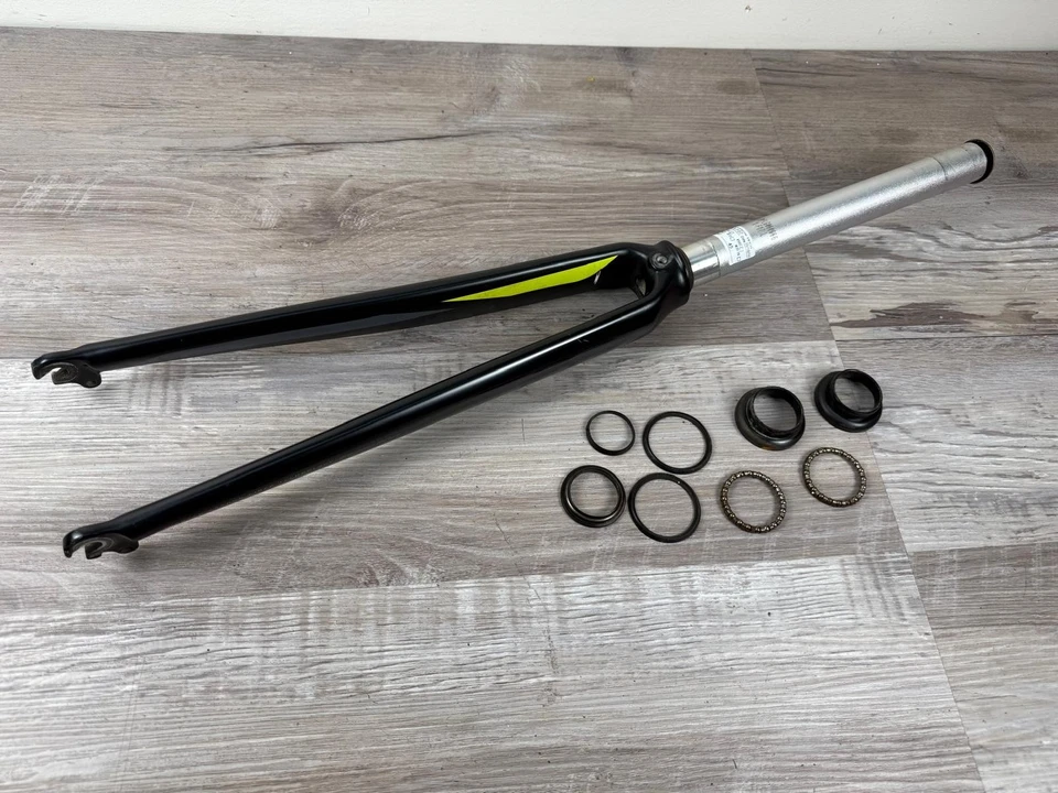 Schwinn Advanced Carbon Fiber Fork 700c X-F07 Road Bike - Image 1 of 4