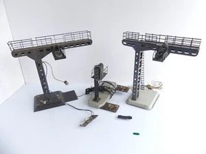 HORNBY GMP ECHELLE O LOT DE 2 POTENCES ET 1 SIGNAL VENDUS EN L'ETAT - Foto 1 di 8