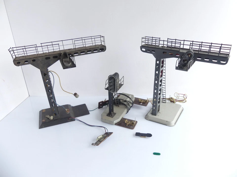 HORNBY GMP ECHELLE O LOT DE 2 POTENCES ET 1 SIGNAL  VENDUS EN L'ETAT - Photo 1/4