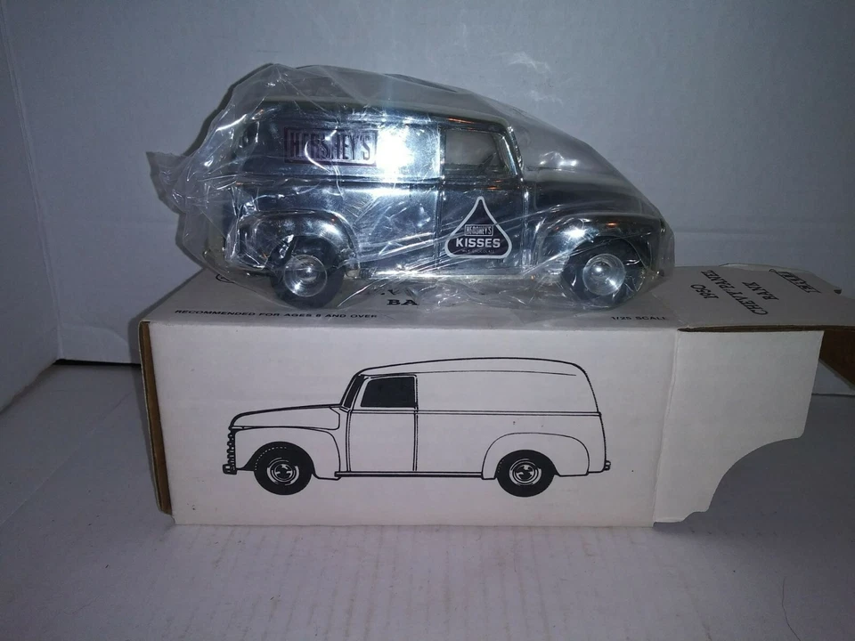ERTL 1950 Panel Truck Bank Hershey's Kisses #2126 Foto 1 de 2