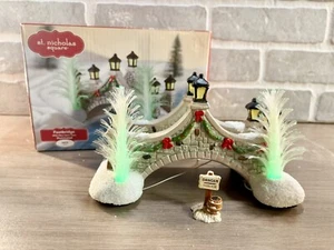 FOOTBRIDGE beleuchtetes Weihnachtsdorf St. Nicholas Square in Box mit Figur - Bild 1 von 12
