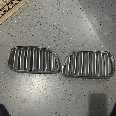 BMW X3 2007 rejilla superior izquierda y derecha inserción aletas de grafito 511134200087 y...088 Foto 1 de 4