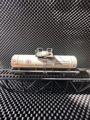 Tyco HO Scale Diamond Chemicals GAT 74425 Single Dome Tank Car Tanker - Image 1 of 4