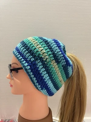 Sombrero de lana de invierno para mujer cola de caballo acrílico hecho a mano color multicolor Foto 1 de 4