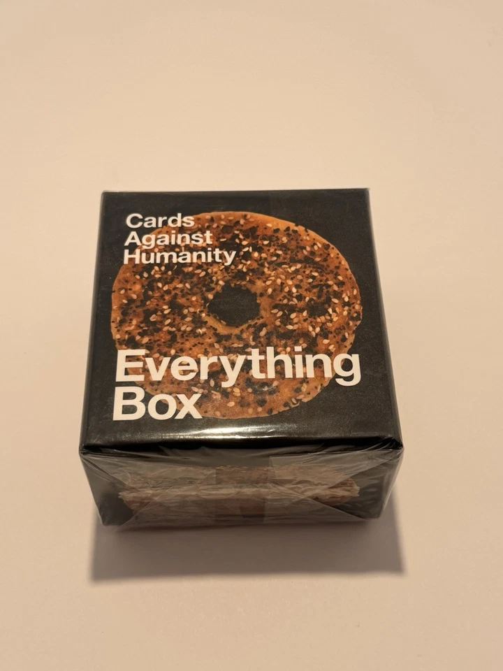 Caixa Cards Against Humanity Everything nova lacrada - Imagem 1 de 2