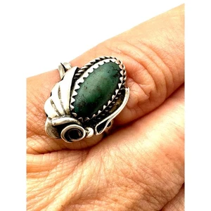 Beautiful GREEN TURQUOISE RING Navajo Style Size 5 - Picture 1 of 5