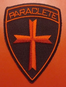 PARACLETE Tactical Morale Patch tela H&L NUEVO rojo cruz sobre escudo negro - Imagen 1 de 4