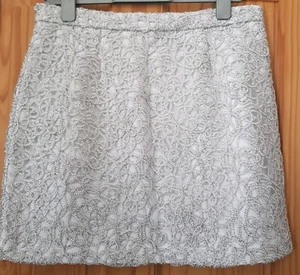 RIVER ISLAND Minifalda Brillante Reino Unido 16 Plata Efecto Encaje Forrada L17.5" En muy buena condición - Imagen 1 de 12