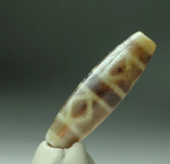 Antiguo ágata indo/tibetana anterior a 1800 Vajra 6 ojos Dzi abalorio 12*44 mm Foto 1 de 4