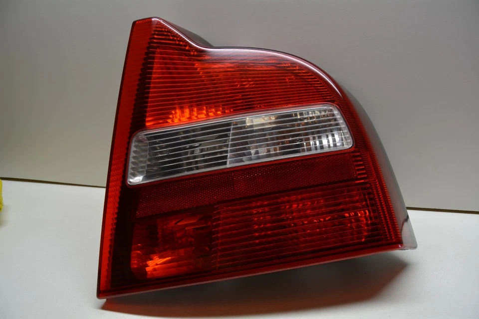 1999-2003 VOLVO S80 REAR RIGHT PASSNEGER SIDE TAIL LIGHT LAMP OEM, 166-60344A - Image 1 of 4