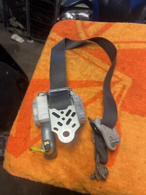 Suzuki SX4 2008-2013 hatchback LH conductor delantero negro cinturón retractor OEM Foto 1 de 4