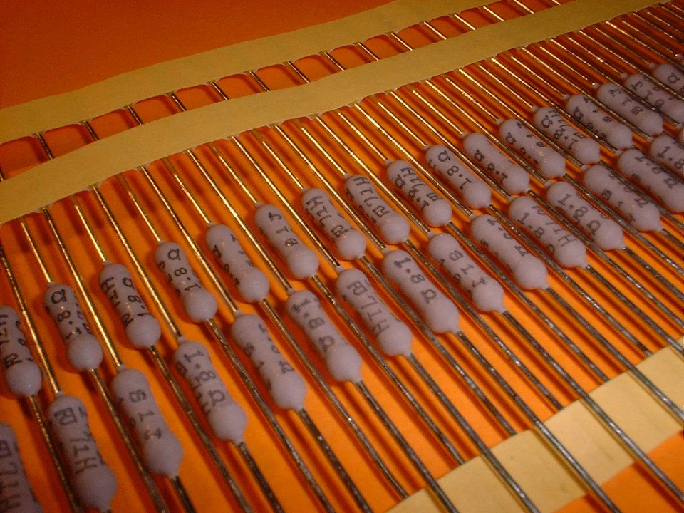 25x 1,8 Ohm / 1 Watt / 350V Metalloxid Widerstand MOX 1R8 - Bild 1 von 1