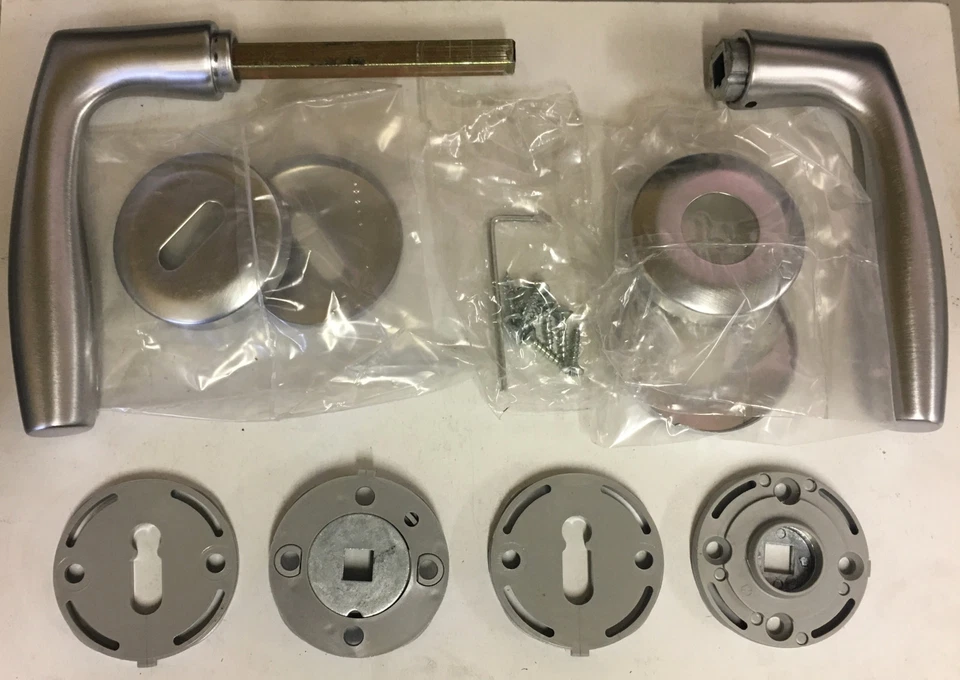 Maniglia x porta e finestra placca ottone cromo satinato con rosetta e bocchetta - Immagine 1 di 1