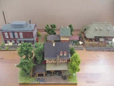 DIY construction track H0 4 small dioramas, station, warehouse etc. without original packaging ZQ902 - Image 1 of 4