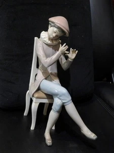 Seltene bedeutende französische große Lladro Skulptur mit Junge sitzend auf Stuhl - Bild 1 von 1
