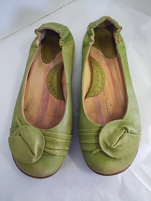 Zapato superior plano de cuero verde lima Born sin cordones para mujer talla 7,5 Foto 1 de 4