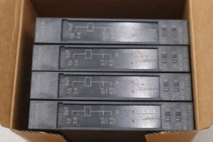 LOT OF 4 - NEW Siemens 6ES7 132-4BD02-0AA0 Digital Output Module STOCK L-397-C - Picture 1 of 2