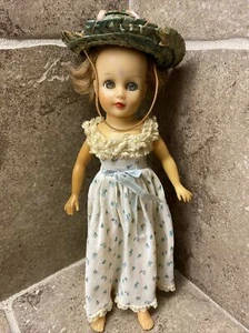 VINTAGE Uneeda Tiny Teen Suzette Little Miss Revlon 9" bambola occhi addormentati cappello di paglia - Foto 1 di 9